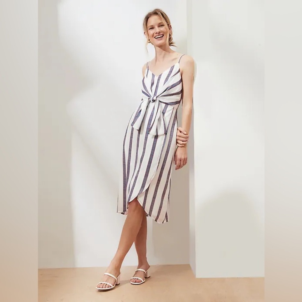 Banana Republic Strappy
Tie Front Dress in White Chambray Stripe Sz 0.